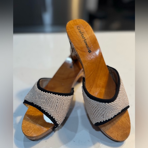 Charming Charlie Shoes - Crafts Hawaii Women's Off-White Beading W/ Black Trim Carved Wooden Clogs Size 6